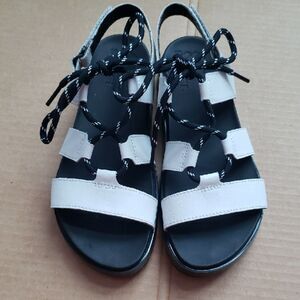 Sorel Strap Sandals Womens 6.5 Roaming White Black Gorpcore Hike Outdoor Beach